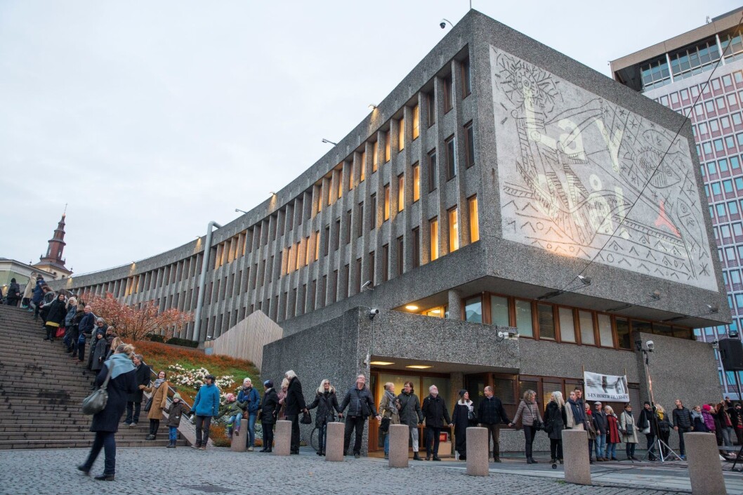 Plan- og bygningsetaten gir rivetillatelse til halve Y-blokken, men Picasso-fløyen får stå inntil videre. Foto: Håkon Mosvold Larsen / NTB scanpix Plan- og bygningsetaten gir rivetillatelse til halve Y-blokken, men Picasso-fløyen får stå inntil videre. Foto: Håkon Mosvold Larsen / NTB scanpix