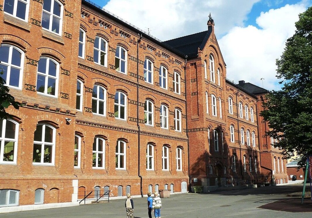 Vålerenga skole er en barneskole i bydel Gamle Oslo. Skolen ligger i østenden av Vålerenga park med hovedinngangen mot Vålerenga kirke. Den ble tatt i bruk fra 1895. Vålerenga skole er en barneskole i bydel Gamle Oslo. Skolen ligger i østenden av Vålerenga park med hovedinngangen mot Vålerenga kirke. Den ble tatt i bruk fra 1895.