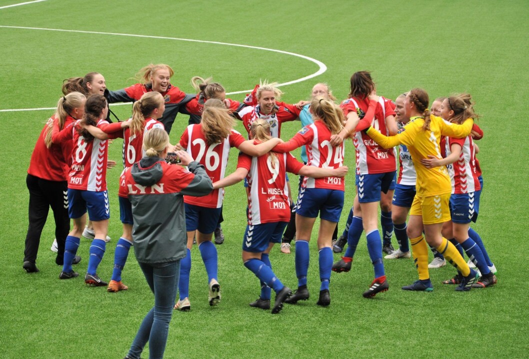 Vålerenga hadde ballen mest og de største sjansene. Men i fotball er det scoringer som teller. Dermed er Lyn best by`n. Foto: Arnsten Linstad Vålerenga hadde ballen mest og de største sjansene. Men i fotball er det scoringer som teller. Dermed er Lyn best by`n. Foto: Arnsten Linstad