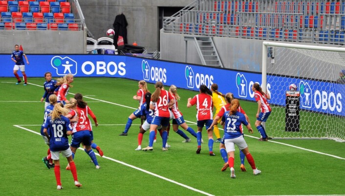 Vålerenga var nær ved å utligne på overtid. Men Lyn sto i mot og vant 1-0. Foto: Arnsten Linstad Vålerenga var nær ved å utligne på overtid. Men Lyn sto i mot og vant 1-0. Foto: Arnsten Linstad
