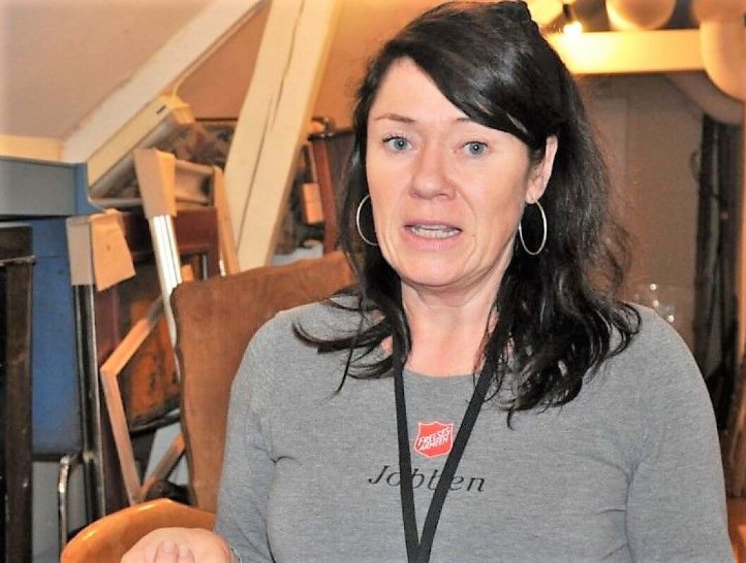 � Dette var skikkelig guffent å oppleve. Han har knust ruta i oppgangen, kuttet seg opp så det har blødd utover oppgangen. Og selv da ikke gitt seg, han skulle inn. Jeg og naboen er helt skjelvne, forteller Jorunn Mathisen. Foto: Arnsten Linstad � Dette var skikkelig guffent å oppleve. Han har knust ruta i oppgangen, kuttet seg opp så det har blødd utover oppgangen. Og selv da ikke gitt seg, han skulle inn. Jeg og naboen er helt skjelvne, forteller Jorunn Mathisen. Foto: Arnsten Linstad