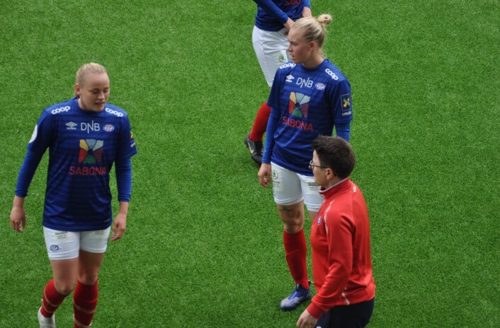Vålerengas trener Monica Knudsen sendte utpå et mye mer offensivt lag etter pause. Men trykket fra VIF ble ikke omsatt i scoringer. Foto: Arnsten Linstad Vålerengas trener Monica Knudsen sendte utpå et mye mer offensivt lag etter pause. Men trykket fra VIF ble ikke omsatt i scoringer. Foto: Arnsten Linstad