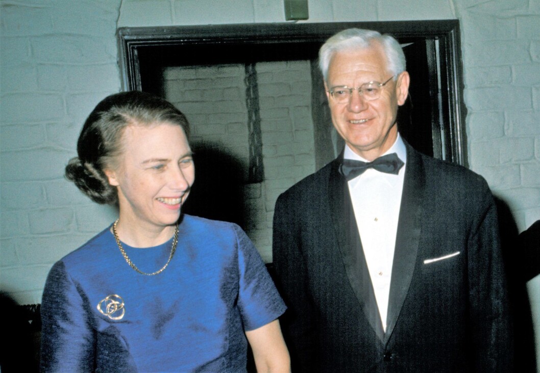 Høyesterettsjustitiarius Rolv Ryssdal og høyesterettsadvokat Signe Marie Stray Ryssdal på Akershus Slott under middagen i forbindelse med et NATO-møte i 1976. Foto NTB / SCANPIX Høyesterettsjustitiarius Rolv Ryssdal og høyesterettsadvokat Signe Marie Stray Ryssdal på Akershus Slott under middagen i forbindelse med et NATO-møte i 1976. Foto NTB / SCANPIX