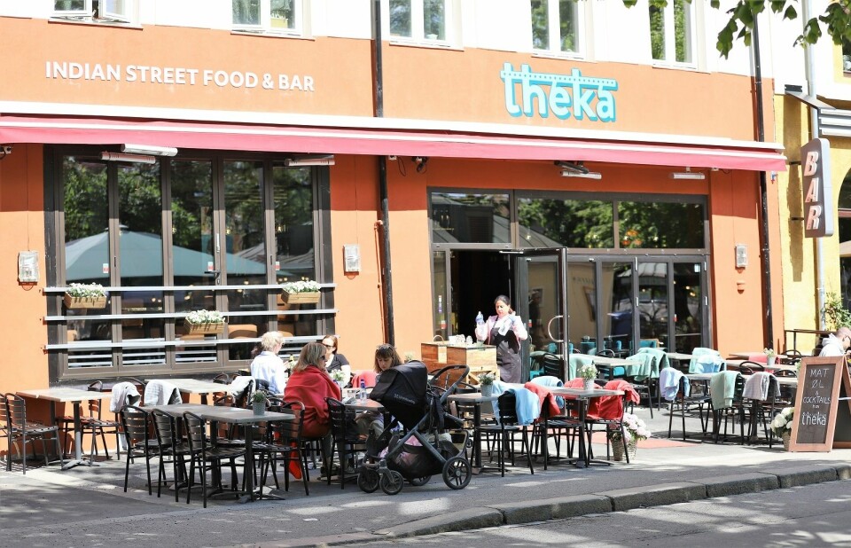 Theka ligger ved det Løkka-folk kaller gullrekka på oversiden av Olaf Ryes plass, og selger seg inn med både 'indian street food' og bar. Restauranten har omlag 70 plasser på uteserveringen. Foto: André Kjernsli