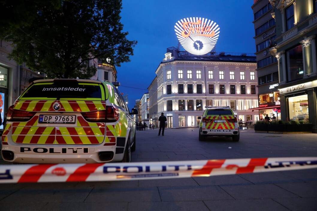 To menn ble onsdag pågrepet av politiet etter at en person ble påført stikkskader i magen på Egertorget i Oslo 17. mai. Foto: Cornelius Poppe / NTB scanpix To menn ble onsdag pågrepet av politiet etter at en person ble påført stikkskader i magen på Egertorget i Oslo 17. mai. Foto: Cornelius Poppe / NTB scanpix