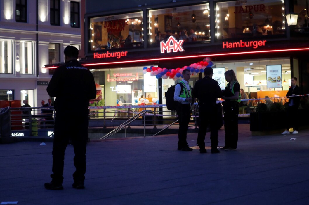 Bilde: tdc1db79
To menn ble onsdag pågrepet av politiet etter at en person ble påført stikkskader i magen på Egertorget i Oslo 17. mai. Dagen etter ble ytterligere en person pågrepet. Foto: Cornelius Poppe / NTB scanpix Bilde: tdc1db79
To menn ble onsdag pågrepet av politiet etter at en person ble påført stikkskader i magen på Egertorget i Oslo 17. mai. Dagen etter ble ytterligere en person pågrepet. Foto: Cornelius Poppe / NTB scanpix