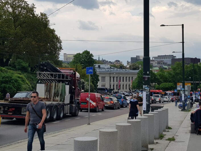Bildet av tett trafikk I Henrik Ibsens gate mot rundkjøringen ved Nationaltheatret er tatt klokken 16.44, 21. mai, dagen etter at Løkkeveien ble stengt. Foto: Christina Østergaard Bildet av tett trafikk I Henrik Ibsens gate mot rundkjøringen ved Nationaltheatret er tatt klokken 16.44, 21. mai, dagen etter at Løkkeveien ble stengt. Foto: Christina Østergaard