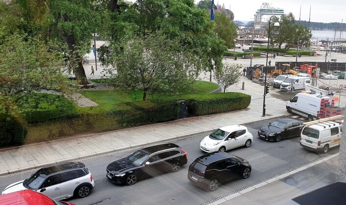 Sør for rundkjøringen i Haakon VIIs gate ved Kronprinsesse Märhas plass var det tirsdag mer trafikk enn før Løkkeveien stengte, mener VårtOslos tipser som har tatt bildet fra sitt kontor. Foto: tips@vartoslo.no Sør for rundkjøringen i Haakon VIIs gate ved Kronprinsesse Märhas plass var det tirsdag mer trafikk enn før Løkkeveien stengte, mener VårtOslos tipser som har tatt bildet fra sitt kontor. Foto: tips@vartoslo.no