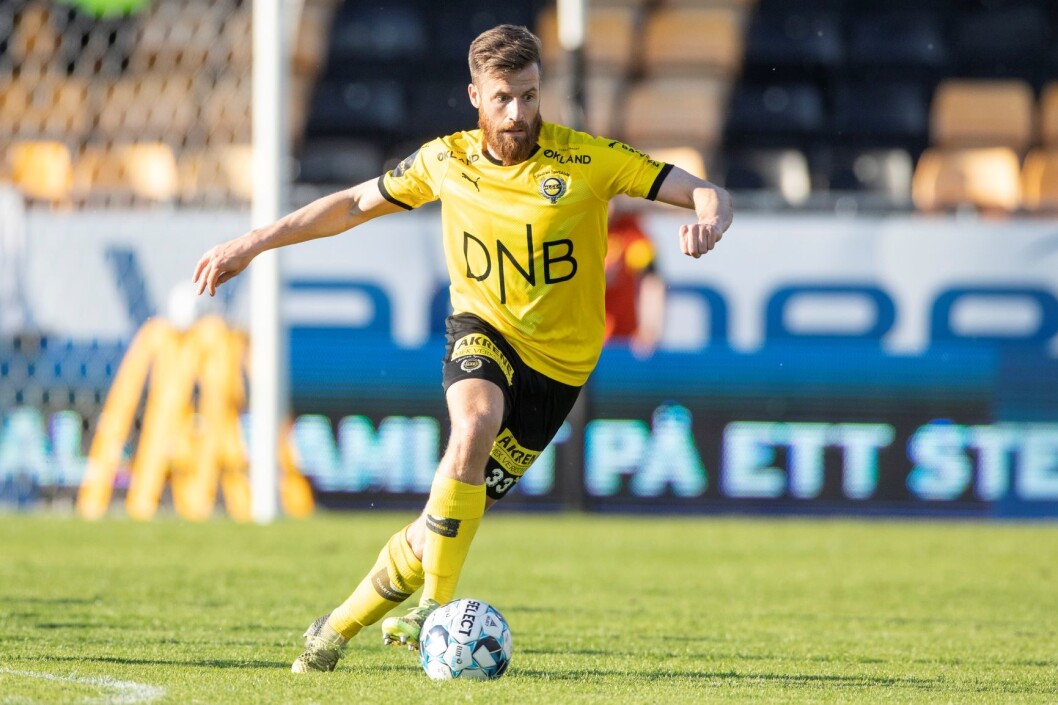Bilde: tdc22181
Lillestrøms Aleksander Melgalvis tirret på seg Vålerenga-supportere etter lørdagens oppgjør Foto: Audun Braastad / NTB scanpix Bilde: tdc22181
Lillestrøms Aleksander Melgalvis tirret på seg Vålerenga-supportere etter lørdagens oppgjør Foto: Audun Braastad / NTB scanpix
