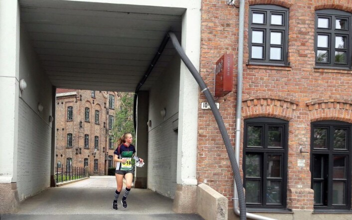 Den gamle industribebyggelsen langs Akerselva ga løperne utfordringer og overraskelser. Foto: Anders Høilund Den gamle industribebyggelsen langs Akerselva ga løperne utfordringer og overraskelser. Foto: Anders Høilund