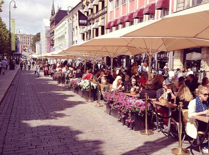 Sommerserveringen ble til på grunn av en god ide og trykk fra næringsaktørene på Karl Johan. Foto: Øystein Aurlien Sommerserveringen ble til på grunn av en god ide og trykk fra næringsaktørene på Karl Johan. Foto: Øystein Aurlien