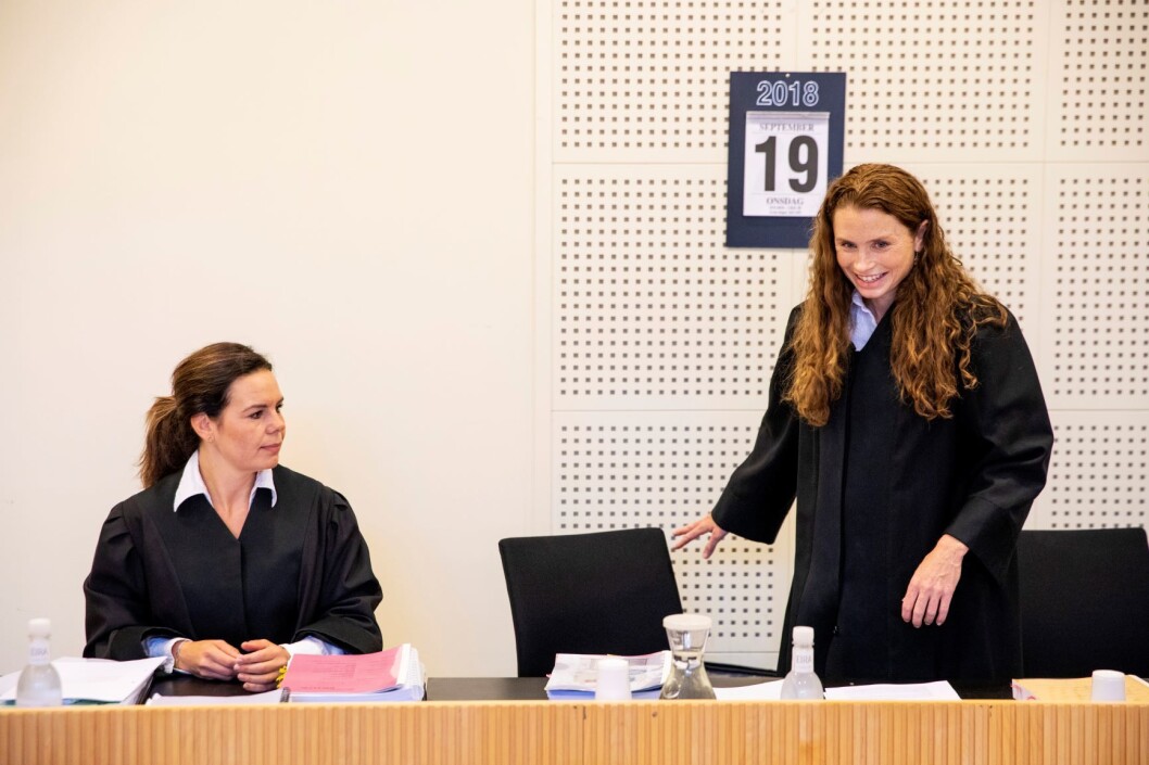 Kommuneadvokatene Trine Riiber (t.v) og Bodil Høstmælingen representerer Oslo kommune i saken om eiendomsskatt. 3400 privatpersoner og 60 organisasjoner har saksøkt kommunen for det de mener er en feilslått eiendomsskatt. Foto: Tore Meek / NTB scanpix Kommuneadvokatene Trine Riiber (t.v) og Bodil Høstmælingen representerer Oslo kommune i saken om eiendomsskatt. 3400 privatpersoner og 60 organisasjoner har saksøkt kommunen for det de mener er en feilslått eiendomsskatt. Foto: Tore Meek / NTB scanpix