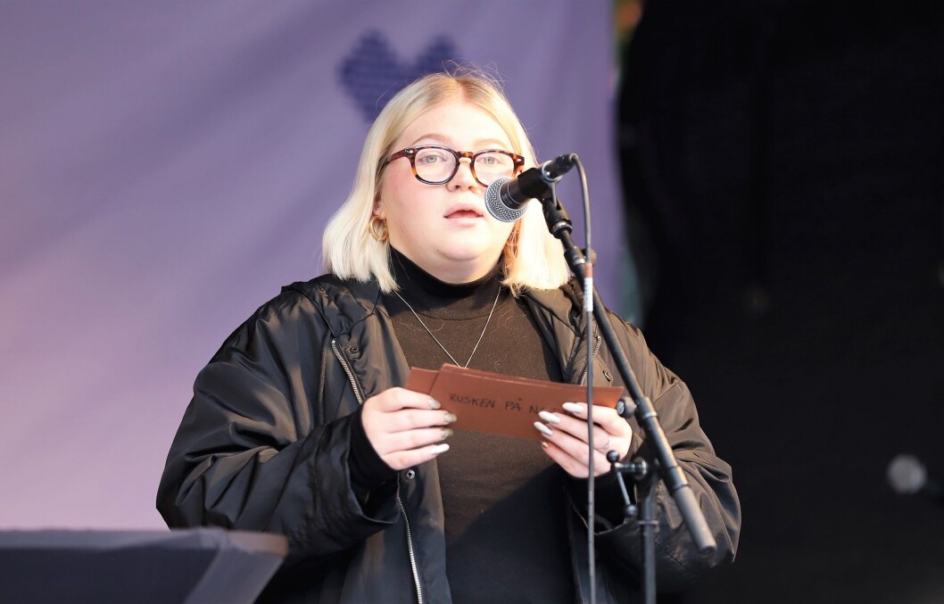 Majja Jansson (17) har kjent netthatet på kroppen. I dag delte hun opplevelsene med de fremmøtte. Foto: André Kjernsli Majja Jansson (17) har kjent netthatet på kroppen. I dag delte hun opplevelsene med de fremmøtte. Foto: André Kjernsli