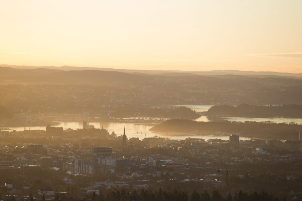 16. januar 2017 ble det innført midlertidig forbud mot å kjøre dieselbil i Oslo på grunn av akutt luftforurensing.
Foto: Håkon Mosvold Larsen / NTB scanpix 16. januar 2017 ble det innført midlertidig forbud mot å kjøre dieselbil i Oslo på grunn av akutt luftforurensing.
Foto: Håkon Mosvold Larsen / NTB scanpix