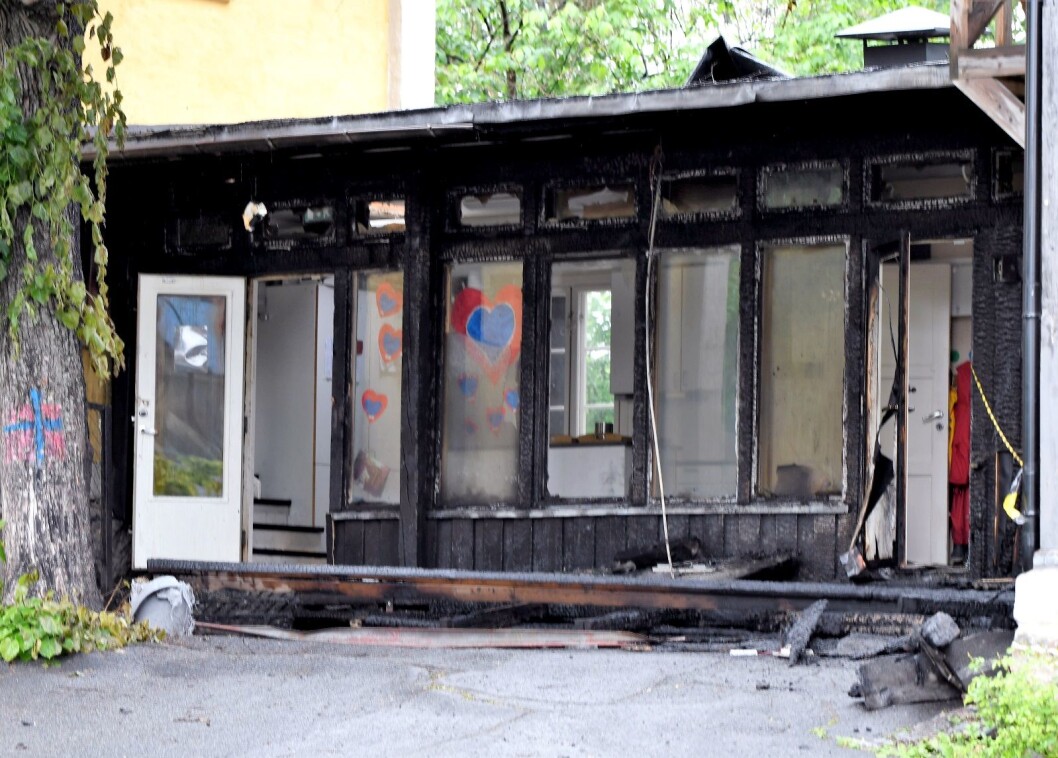 Brannen i Heibergløkka barnehage natt til lørdag startet etter alt å dømme i bygget som binder de to sveitservillaene sammen. Foto: Christian Boger Brannen i Heibergløkka barnehage natt til lørdag startet etter alt å dømme i bygget som binder de to sveitservillaene sammen. Foto: Christian Boger