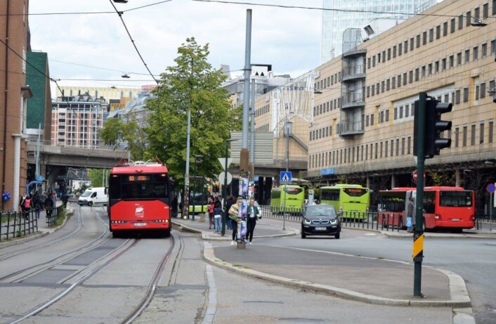 Stort, monumentalt og utformet med tanke på biler, busser og trikker. og uten plass for mennesker på gateplan. Det er Vaterland i dag. Foto: Magnus Evenstuen Stort, monumentalt og utformet med tanke på biler, busser og trikker. og uten plass for mennesker på gateplan. Det er Vaterland i dag. Foto: Magnus Evenstuen