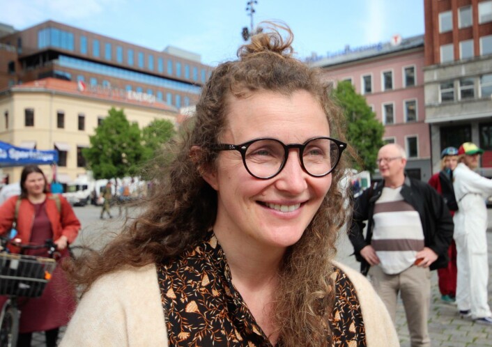 — En studie over 13 år i 12 ulike amerikanske byer konkluderer med at det er adskilte sykkeltraseer som er tryggest og best. Trafikkavviklingen blir bedre for bilister, syklende og gående, mener Anne Solfjeld Eid i Syklistenes landsforening. Foto: André Kjernsli — En studie over 13 år i 12 ulike amerikanske byer konkluderer med at det er adskilte sykkeltraseer som er tryggest og best. Trafikkavviklingen blir bedre for bilister, syklende og gående, mener Anne Solfjeld Eid i Syklistenes landsforening. Foto: André Kjernsli
