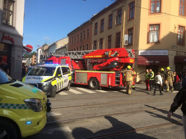 Det var full utrykning i forbindelse med det dramatiske knivangrepet. Foto: Stian Lysberg Solum / NTB scanpix Det var full utrykning i forbindelse med det dramatiske knivangrepet. Foto: Stian Lysberg Solum / NTB scanpix