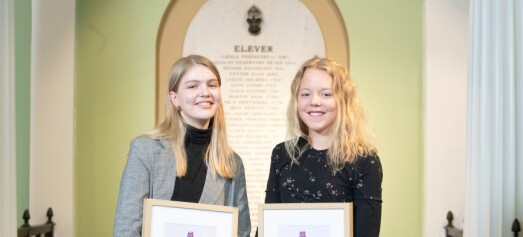 Elevene Felicia og Silje, ved Oslo by steinerskole, får forskningspris for studie av gatenavn i Oslo