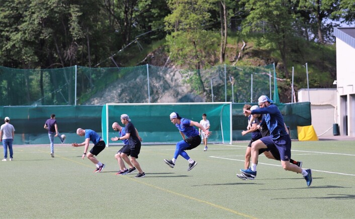 VIF-spillerne uten is, skøyter, kølle og puck. Laget trener fem dager i uka allerede, fysisk form var nøkkelen til fjorårets gode sesong. Foto: André Kjernsli VIF-spillerne uten is, skøyter, kølle og puck. Laget trener fem dager i uka allerede, fysisk form var nøkkelen til fjorårets gode sesong. Foto: André Kjernsli