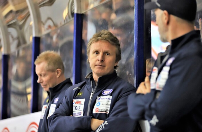 Espen Knutsen, her flankert av hovedtrener Roy Johansen (t.v.) og FYS-trener John Aase (t.h.) utgjør et slagkraftig team. Foto: André Kjernsli Espen Knutsen, her flankert av hovedtrener Roy Johansen (t.v.) og FYS-trener John Aase (t.h.) utgjør et slagkraftig team. Foto: André Kjernsli