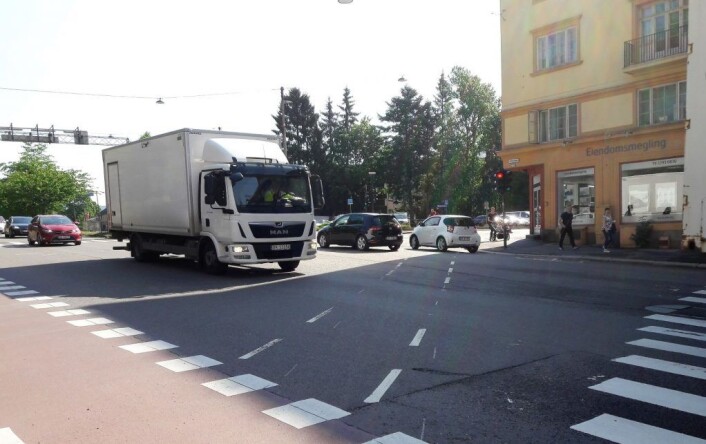 Krysset mellom Kirkeveien og Ullvålsveien er et av Oslos mest trafikkerte. Det er uoversiktlig og ulykkesbefengt. Foto: Anders Høilund Krysset mellom Kirkeveien og Ullvålsveien er et av Oslos mest trafikkerte. Det er uoversiktlig og ulykkesbefengt. Foto: Anders Høilund
