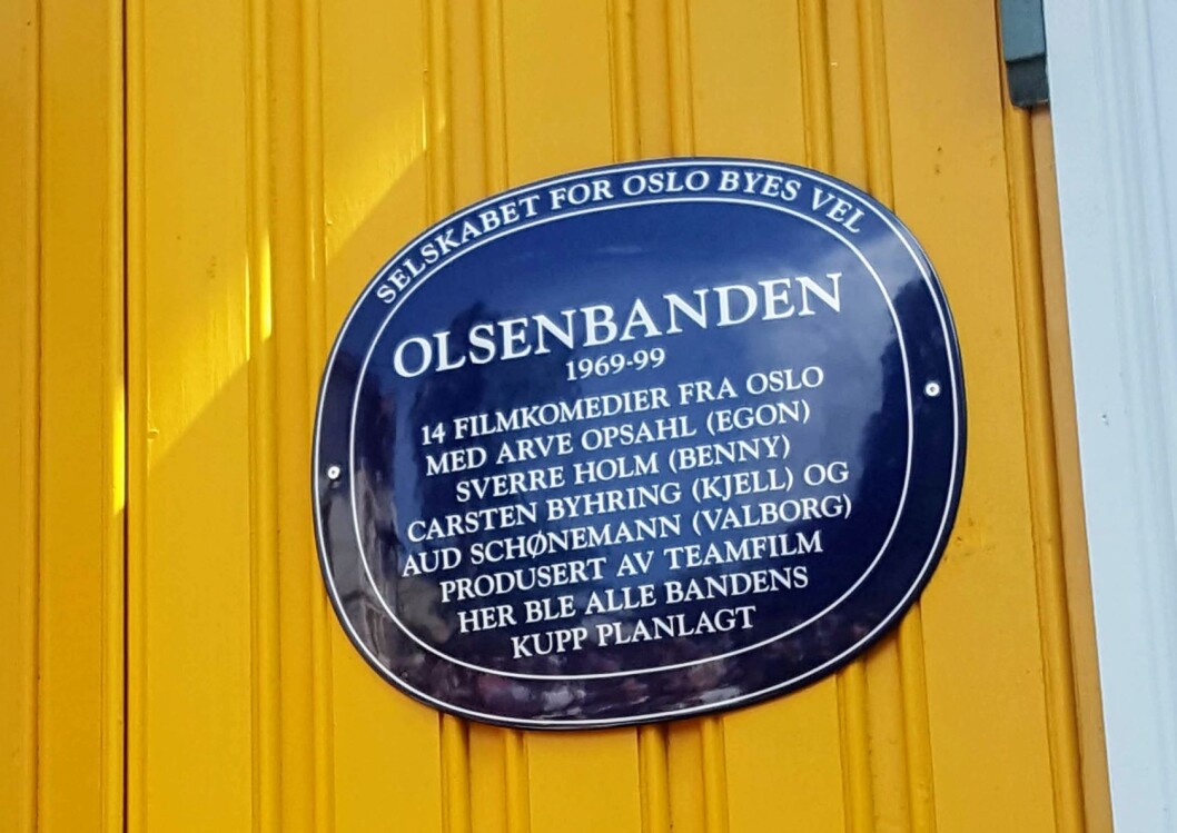 Olsenbanden har nå blitt hedret med et blått skilt i Ullensakergata 1 på Kampen. Hjemmet til Kjell og Valborg. Foto: Käthe Hermstad Olsenbanden har nå blitt hedret med et blått skilt i Ullensakergata 1 på Kampen. Hjemmet til Kjell og Valborg. Foto: Käthe Hermstad