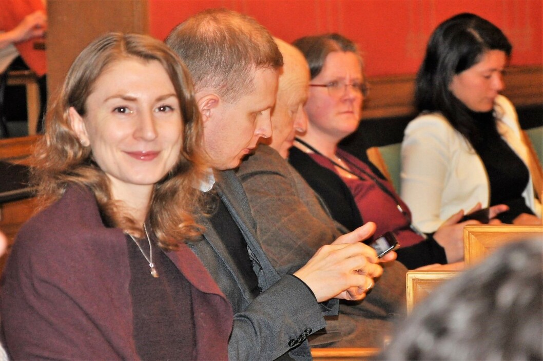 SVs bystyrepolitiker, Sunniva Holmås Eidsvoll, forklarer hvorfor støtten til barnepass er nødvendig for at hun skal kunne klare å kombinere tillitsverv med morsrollen. Foto: Arnsten Linstad SVs bystyrepolitiker, Sunniva Holmås Eidsvoll, forklarer hvorfor støtten til barnepass er nødvendig for at hun skal kunne klare å kombinere tillitsverv med morsrollen. Foto: Arnsten Linstad