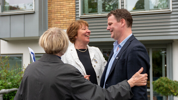 Ordfører Marianne Borgen i hyggelig passiar med leder av bydelsutvalget i Frogner, Jens Jørgen Lie. Foto: Thor Langfeldt Ordfører Marianne Borgen i hyggelig passiar med leder av bydelsutvalget i Frogner, Jens Jørgen Lie. Foto: Thor Langfeldt