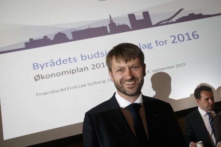 Høyres Eirik Lae Solberg fra den gang han var finansbyråd i det borgerlige byrådet som styrte Oslo. Til høyre er tidligere byrådsleder Stian Berger Røsland (H). Lae Solberg utfordrer Raymond Johansen om byrådslederposisjonen i hovedstaden ved høstens valg. Foto: Heiko Junge / NTB scanpix Høyres Eirik Lae Solberg fra den gang han var finansbyråd i det borgerlige byrådet som styrte Oslo. Til høyre er tidligere byrådsleder Stian Berger Røsland (H). Lae Solberg utfordrer Raymond Johansen om byrådslederposisjonen i hovedstaden ved høstens valg. Foto: Heiko Junge / NTB scanpix