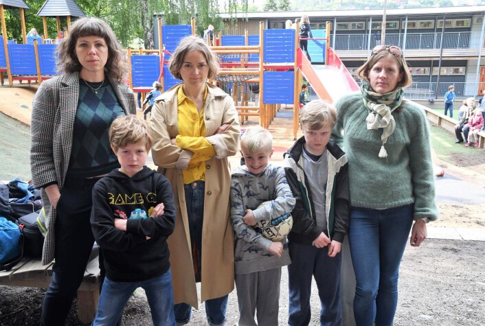 Foreldre og barn ved Vålerenga skole står sammen i ønsket om å bevare skolegården og den tilliggende parken. Fra venstre Veslemøy Lode, Ulrik )7), Åsne Dahl Torp, Mikkel (8), Sander (7) og Camilla Rønes. Foto: Christian Boger Foreldre og barn ved Vålerenga skole står sammen i ønsket om å bevare skolegården og den tilliggende parken. Fra venstre Veslemøy Lode, Ulrik )7), Åsne Dahl Torp, Mikkel (8), Sander (7) og Camilla Rønes. Foto: Christian Boger