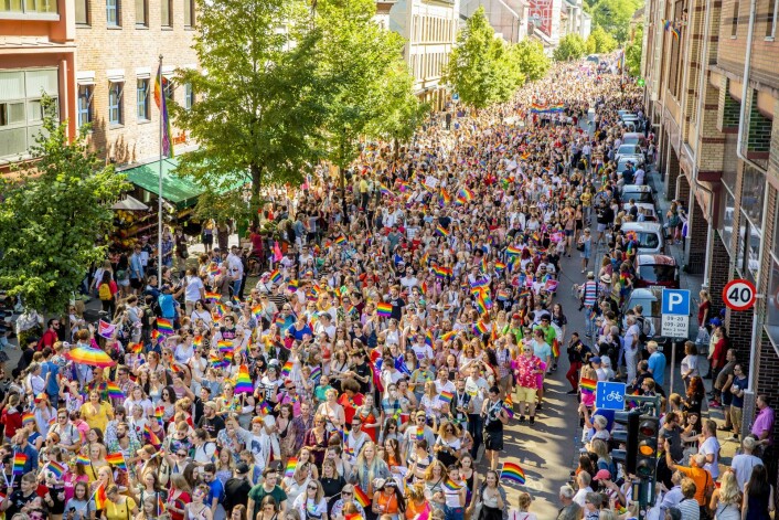 Da fjorårets Oslo Pride Parade gikk fra Grønland til Spikersuppa, deltok 40.000 i selve toget mens omlag 250.000 omkrnset løypa. Foto: Stian Lysberg Solum / NTB scanpix