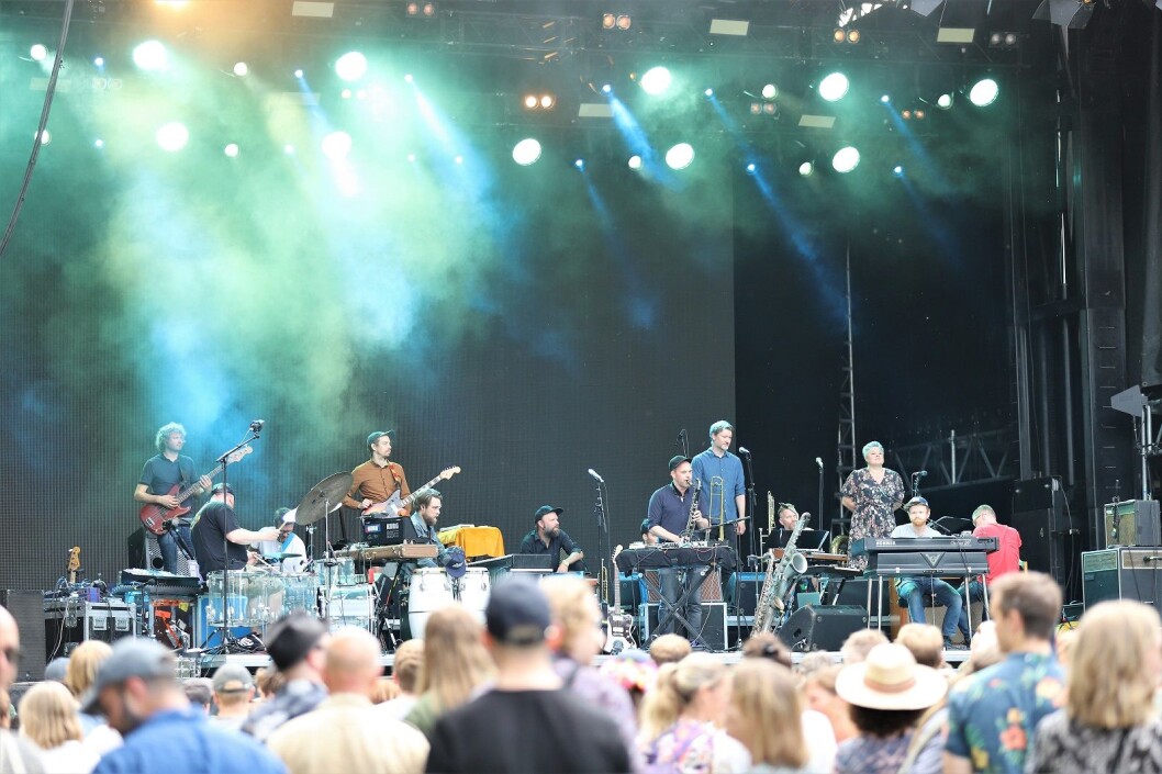 Jaga Jazzist med fullt lag på scenen. Foto: André Kjernsli Jaga Jazzist med fullt lag på scenen. Foto: André Kjernsli