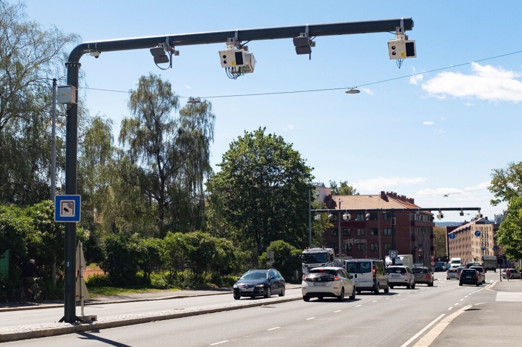 Fra 1. juni 2019 ble det innført et helt nytt bompengesystem i Oslo, og neste år vil elbilene måtte betale halv takst. Men det er for lite til å finansiere Oslopakke 3. Foto: Fredrik Hagen / NTB scanpix Fra 1. juni 2019 ble det innført et helt nytt bompengesystem i Oslo, og neste år vil elbilene måtte betale halv takst. Men det er for lite til å finansiere Oslopakke 3. Foto: Fredrik Hagen / NTB scanpix