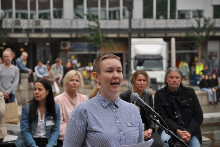 � Pride er en feiring av skeiv kjærlighet og av mangfold, der vi viser at vi er stolte av hvem vi er, sier leder av FRI Oslo og Akershus, Brita Brekke, mens regnbueflagget ble heist i Borggården ved Oslo rådhus. Foto: Arnsten Linstad � Pride er en feiring av skeiv kjærlighet og av mangfold, der vi viser at vi er stolte av hvem vi er, sier leder av FRI Oslo og Akershus, Brita Brekke, mens regnbueflagget ble heist i Borggården ved Oslo rådhus. Foto: Arnsten Linstad
