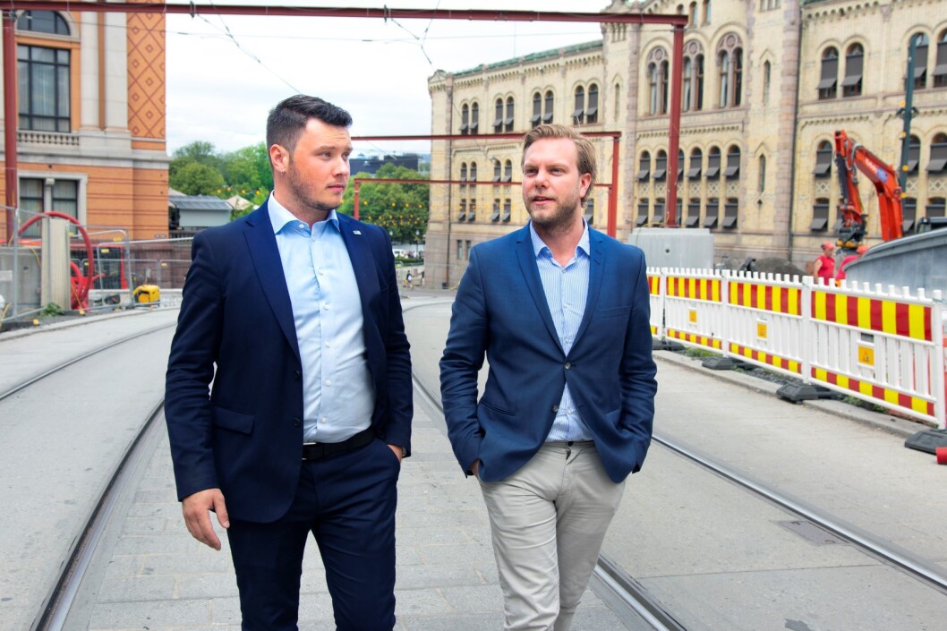 Casper Lehland (t.v) og Christian Laland ønsker å få med seg alle byens kandidater til bydelsutvalg til å love å gjøre Oslo til å være verdens beste by å være skeiv i. Foto: Hans Kristian Thorbjørnsen Casper Lehland (t.v) og Christian Laland ønsker å få med seg alle byens kandidater til bydelsutvalg til å love å gjøre Oslo til å være verdens beste by å være skeiv i. Foto: Hans Kristian Thorbjørnsen