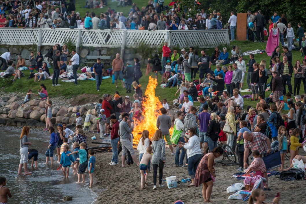 I år, som tidligere år, blir det mulig å legge sankthans-feiringen til Hvervenbukta, med bål og familiehygge. Foto: Terje Bendiksby / NTB scanpix I år, som tidligere år, blir det mulig å legge sankthans-feiringen til Hvervenbukta, med bål og familiehygge. Foto: Terje Bendiksby / NTB scanpix
