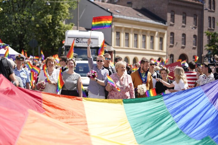 Oslos ordfører Marianne Borgen, festivalsjef Fredrik Dreyer og statsminister Erna Solberg var blant de som gikk i fronten av toget. Paraden går fra Grønland til Pride Park i Spikersuppa i Oslo sentrum. Foto: Fredrik Hagen / NTB scanpix Oslos ordfører Marianne Borgen, festivalsjef Fredrik Dreyer og statsminister Erna Solberg var blant de som gikk i fronten av toget. Paraden går fra Grønland til Pride Park i Spikersuppa i Oslo sentrum. Foto: Fredrik Hagen / NTB scanpix
