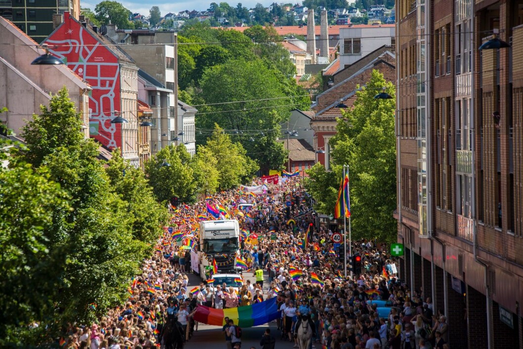 Gatene var stapp fulle av folk i forbindelse med årets Pride-parade. Stemningen var karnevalsaktig. Foto: Morten Lauveng Jørgensen Gatene var stapp fulle av folk i forbindelse med årets Pride-parade. Stemningen var karnevalsaktig. Foto: Morten Lauveng Jørgensen