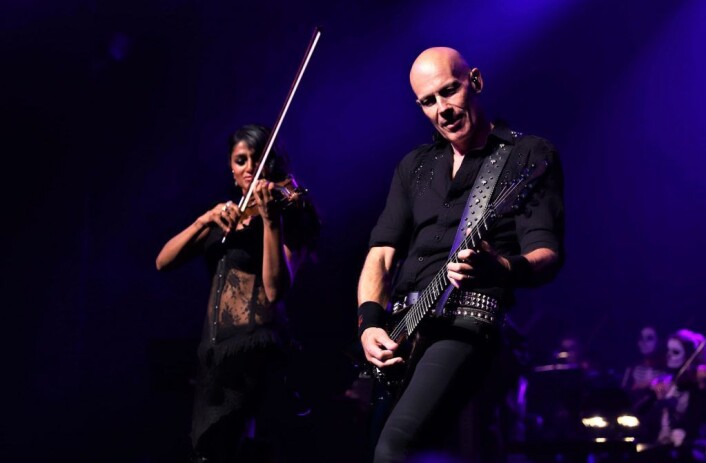 Solisten fra KORK og frontmann i Accept, Wolf Hoffmann, i operaen. Foto: André Kjernsli Solisten fra KORK og frontmann i Accept, Wolf Hoffmann, i operaen. Foto: André Kjernsli