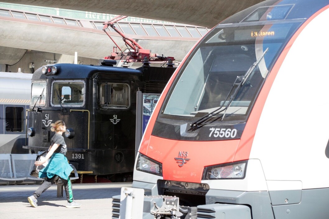 Tilbudet for togreisende fra Norge til utlandet er blitt nærmest halvert de siste tredve årene. Nå vil svenske SJ satse på å gi nordmenn et bedre tilbud, mens norske Vy mener det ikke er passasjergrunnlag for å gjøre det samme. Illustrasjonsfoto: Terje Pedersen / NTB scanpix Tilbudet for togreisende fra Norge til utlandet er blitt nærmest halvert de siste tredve årene. Nå vil svenske SJ satse på å gi nordmenn et bedre tilbud, mens norske Vy mener det ikke er passasjergrunnlag for å gjøre det samme. Illustrasjonsfoto: Terje Pedersen / NTB scanpix