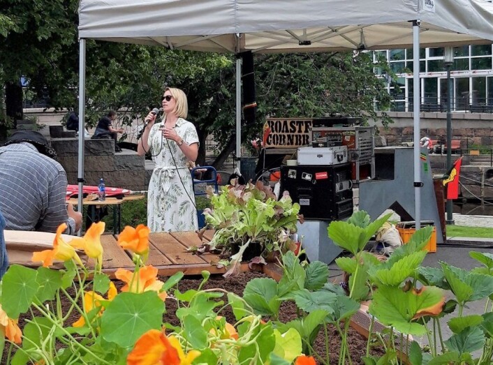 Bydelsutvalgsleder i Gamle Oslo, Line Oma (Ap), åpnet Sommer på Vaterland på lørdag. Foto: Stina Maria Lindholm Bydelsutvalgsleder i Gamle Oslo, Line Oma (Ap), åpnet Sommer på Vaterland på lørdag. Foto: Stina Maria Lindholm