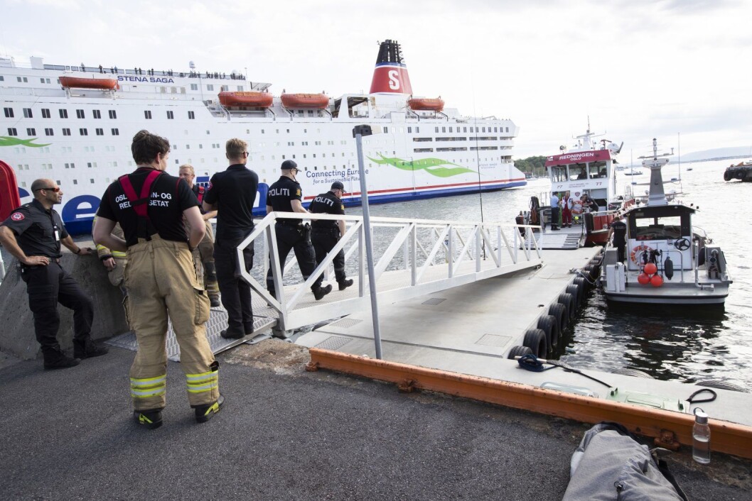 Nødetatene på vei ut fra Vippetangen etter at fergen Oslo XI kolliderte med brygga på Hovedøya. Foto: Berit Roald / NTB scanpix Nødetatene på vei ut fra Vippetangen etter at fergen Oslo XI kolliderte med brygga på Hovedøya. Foto: Berit Roald / NTB scanpix