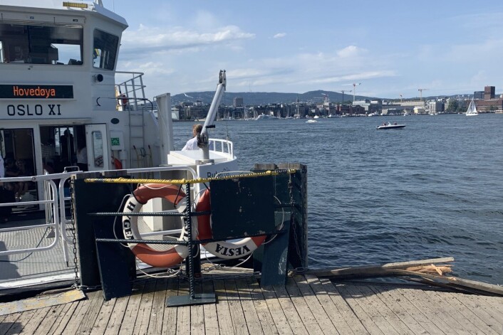 Øyenvitner forteller at Oslo XI hadde høy fart da fergen traff brygga på Hovedøya. Foto: Lars Eide / NTB scanpix Øyenvitner forteller at Oslo XI hadde høy fart da fergen traff brygga på Hovedøya. Foto: Lars Eide / NTB scanpix