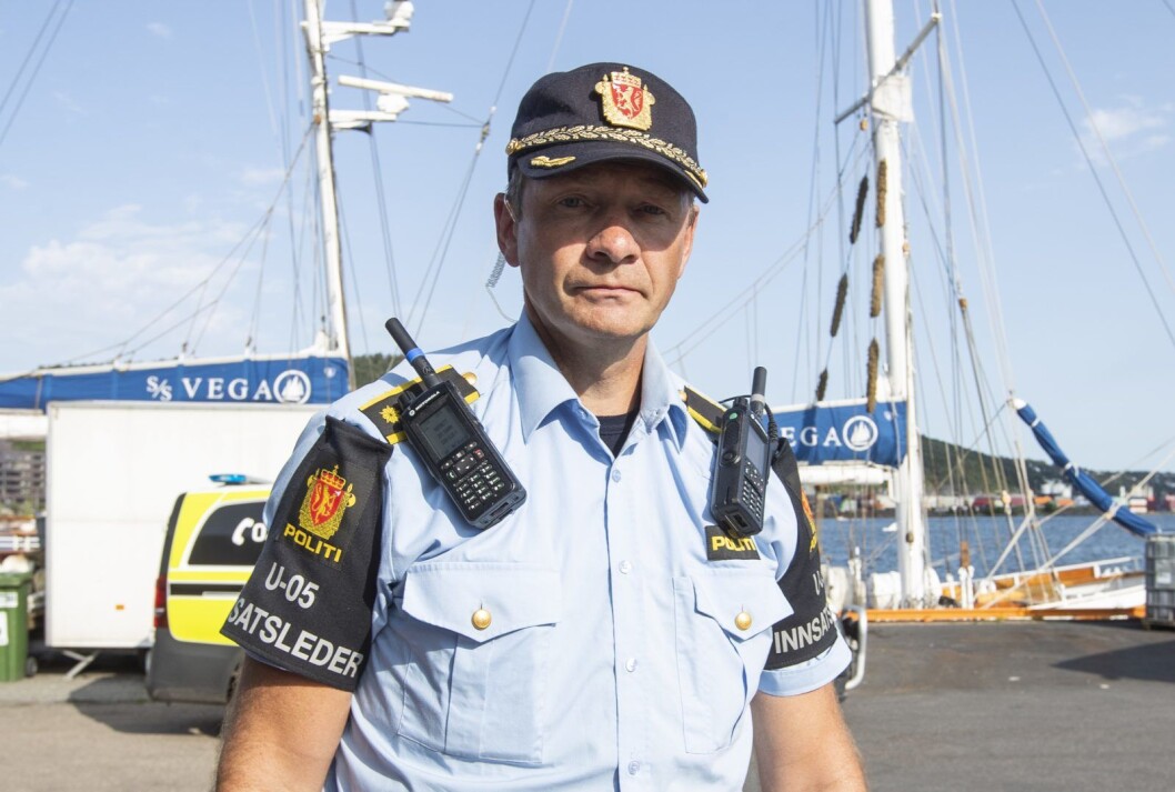 � Nå har vi akkurat fått kriminaltekniker om bord for å gjennomføre den første innledende tekniske undersøkelsen, sier innsatsleder Tore Barstad i Oslo-politiet. Foto: Berit Roald / NTB scanpix � Nå har vi akkurat fått kriminaltekniker om bord for å gjennomføre den første innledende tekniske undersøkelsen, sier innsatsleder Tore Barstad i Oslo-politiet. Foto: Berit Roald / NTB scanpix
