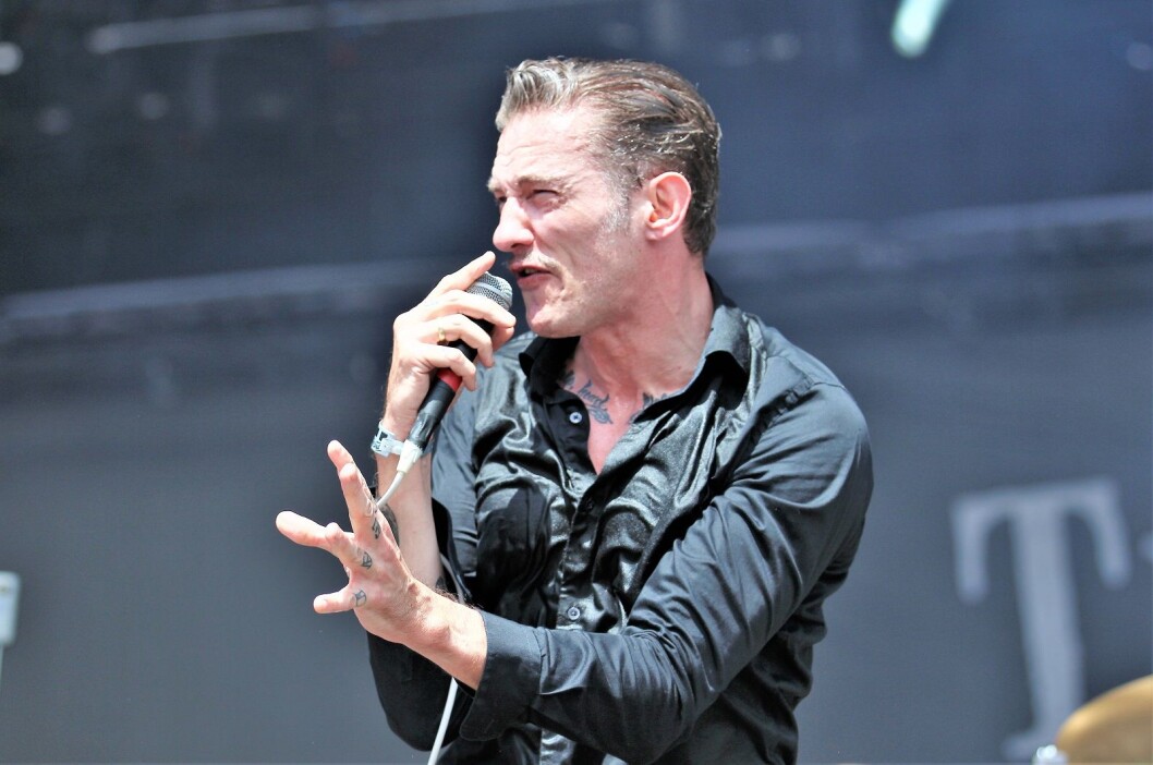 Kristopher Schau og The Dogs er kritikerrost for sitt siste album. og var ett av Oslo-bandene som spilte på avlutningsdagen av Tons of Rock. Foto: André Kjernsli Kristopher Schau og The Dogs er kritikerrost for sitt siste album. og var ett av Oslo-bandene som spilte på avlutningsdagen av Tons of Rock. Foto: André Kjernsli