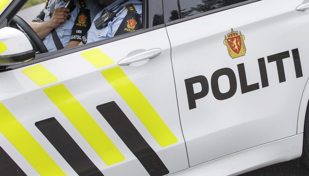 Opptil fem personer utenfra kan ha vært til stede i leiligheten, hvor en person var knivstukket. Opptil fem personer utenfra kan ha vært til stede i leiligheten, hvor en person var knivstukket.