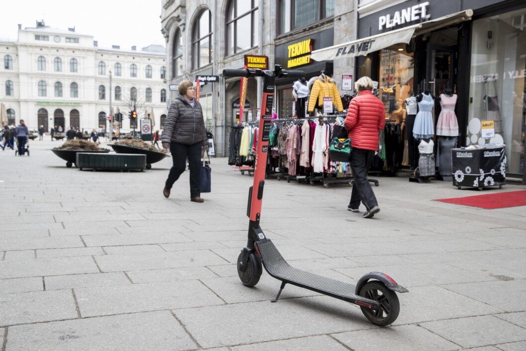 Iløpet av våren etablerte fem ulike selskaper utleie av elektriske sparkeykler i Oslo. Foto: Terje Pedersen / NTB scanpix Iløpet av våren etablerte fem ulike selskaper utleie av elektriske sparkeykler i Oslo. Foto: Terje Pedersen / NTB scanpix