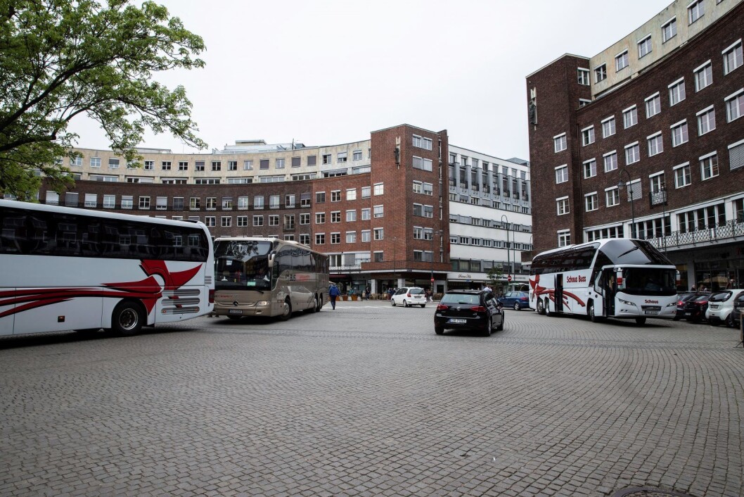 En mann ble natt til torsdag pågrepet etter at han hadde truet vakter ved et utested på Fridtjof Nansens plass med pistol.
Foto: Vidar Ruud / NTB scanpix En mann ble natt til torsdag pågrepet etter at han hadde truet vakter ved et utested på Fridtjof Nansens plass med pistol.
Foto: Vidar Ruud / NTB scanpix