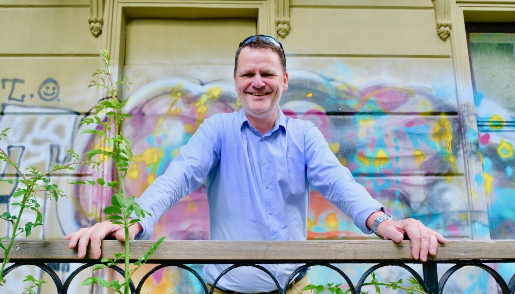Bydelene Frogner og St. Hanshaugen gikk sammen om å gjøre om Huset på haugen, i Stensparken, til et ungdomshus. Initiativet kom i stor grad fra Jens Jørgen Lie. Bydelene Frogner og St. Hanshaugen gikk sammen om å gjøre om Huset på haugen, i Stensparken, til et ungdomshus. Initiativet kom i stor grad fra Jens Jørgen Lie.